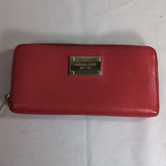 Michael Kors Red Leather Jet Set Zip Around Wallet Gold Plaque 12 Credit Card - Picture 1 of 16